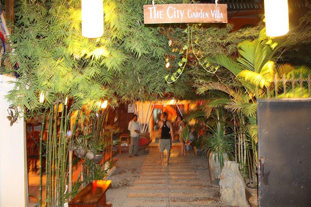 The City Premium Guesthouse Siem Reap Bagian luar foto