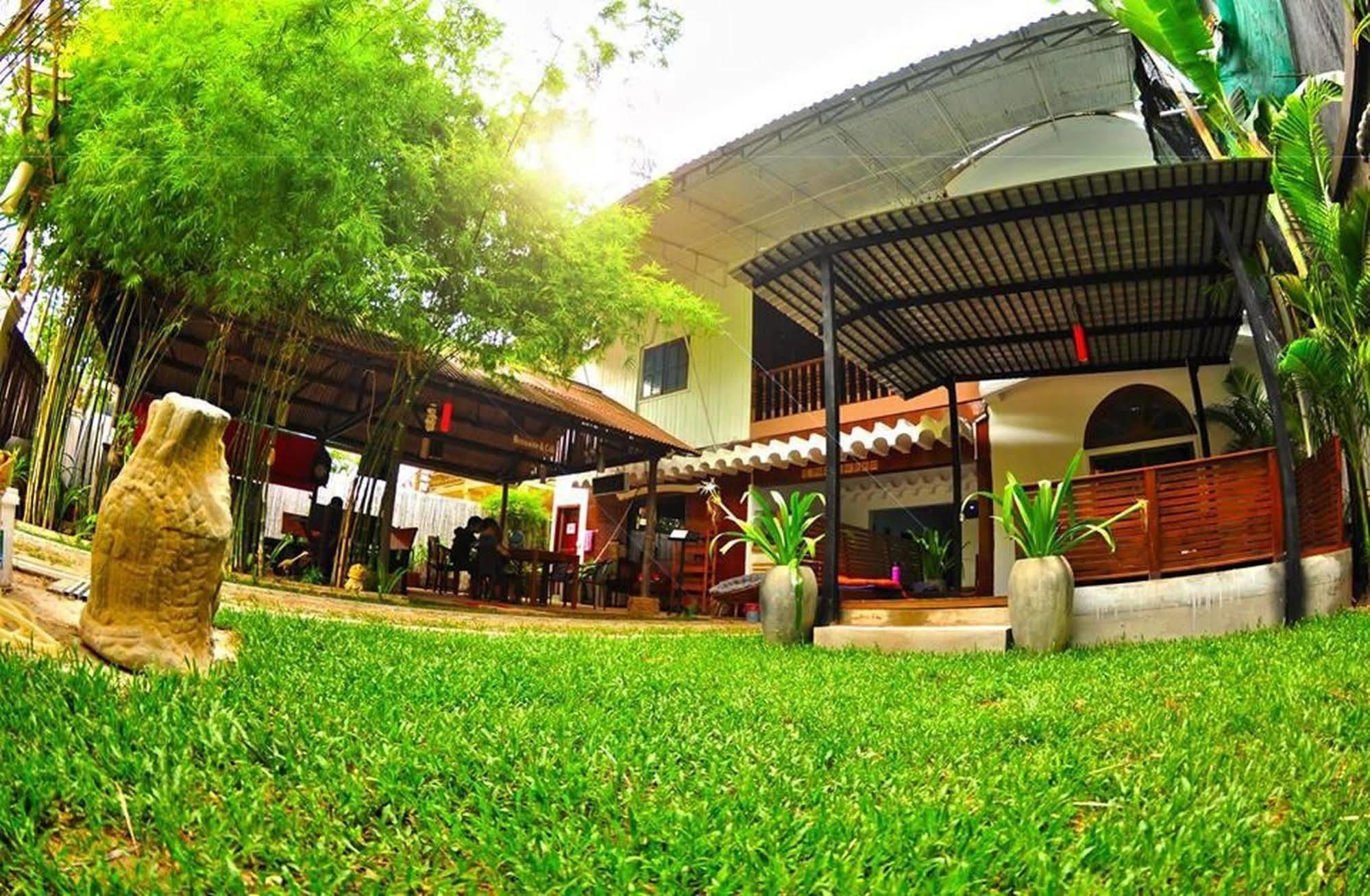 The City Premium Guesthouse Siem Reap Bagian luar foto
