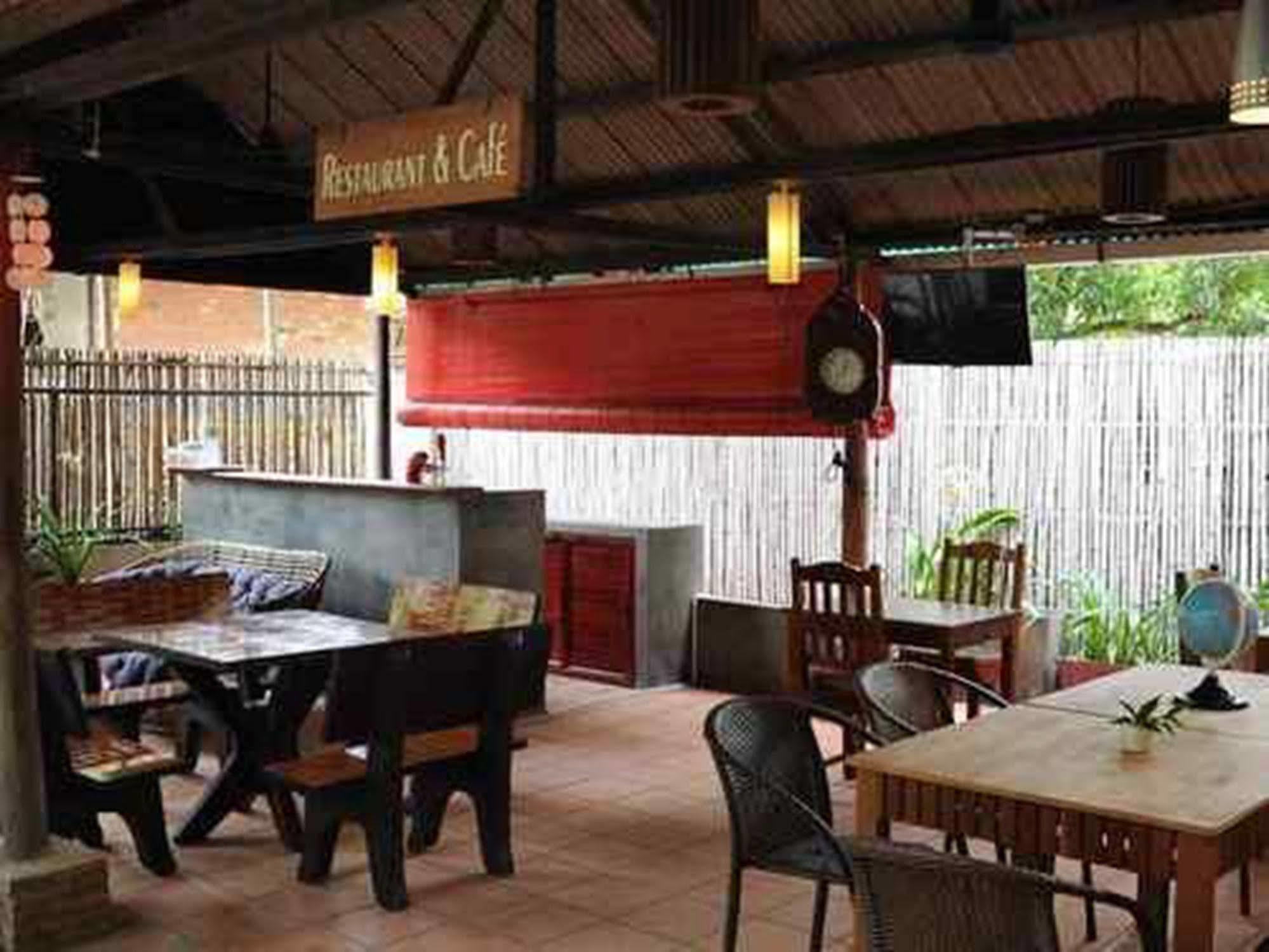 The City Premium Guesthouse Siem Reap Bagian luar foto
