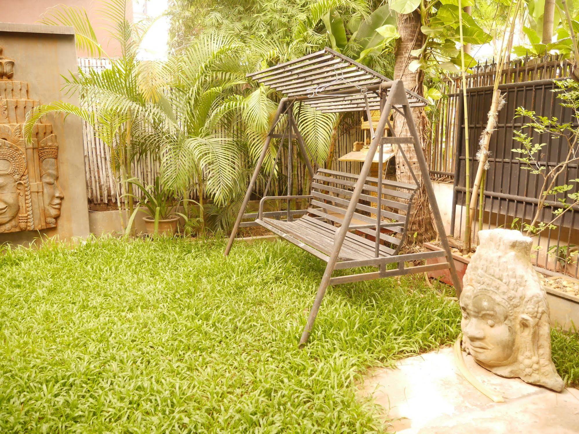 The City Premium Guesthouse Siem Reap Bagian luar foto