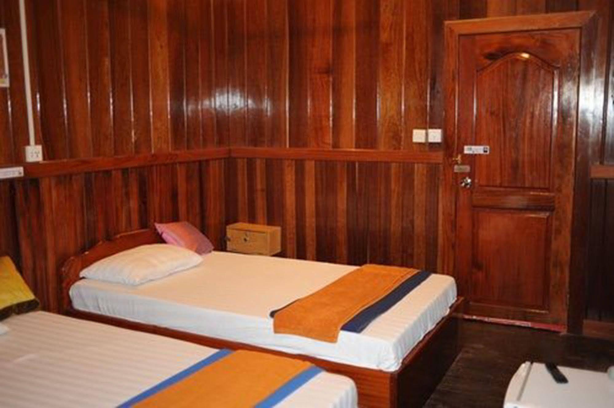 The City Premium Guesthouse Siem Reap Bagian luar foto