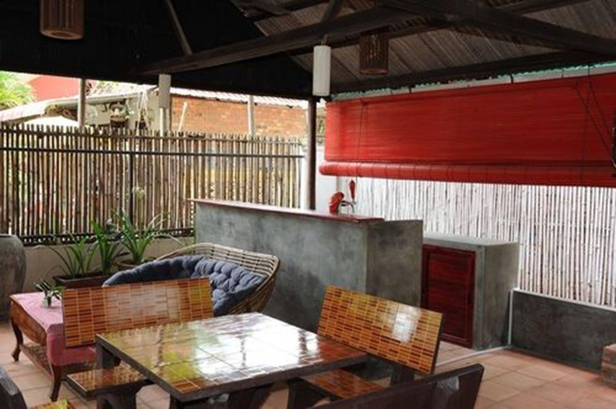 The City Premium Guesthouse Siem Reap Bagian luar foto